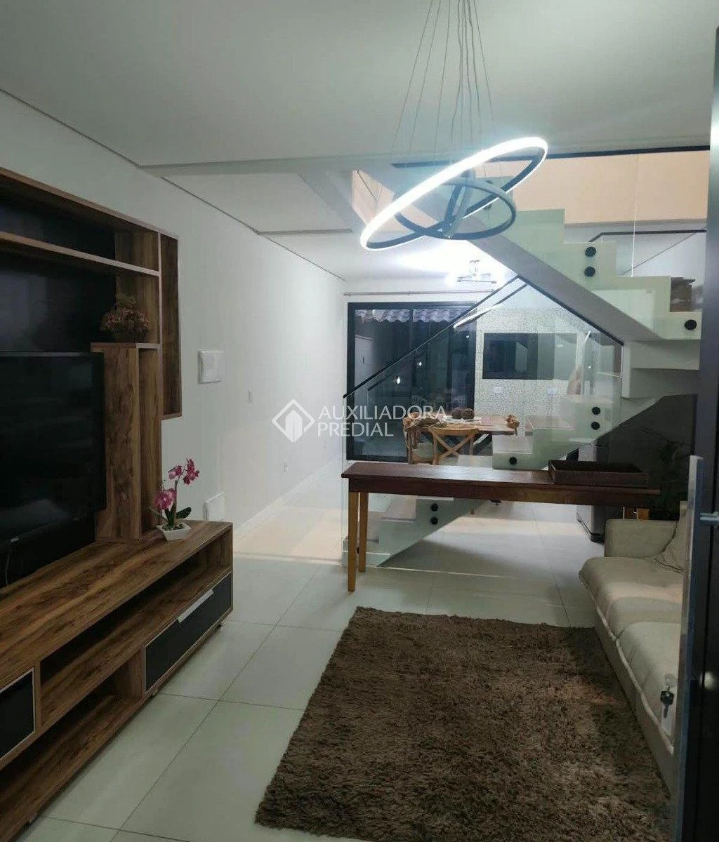 Furnished 2-bedroom house with 2 suites and 120 m²