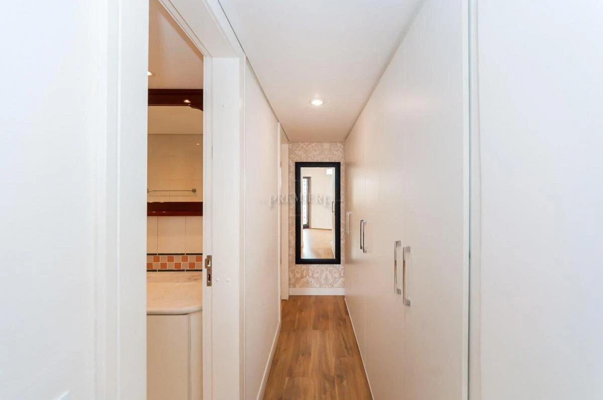 3-bedroom apartment with a bathtub in Curitiba — photo 33