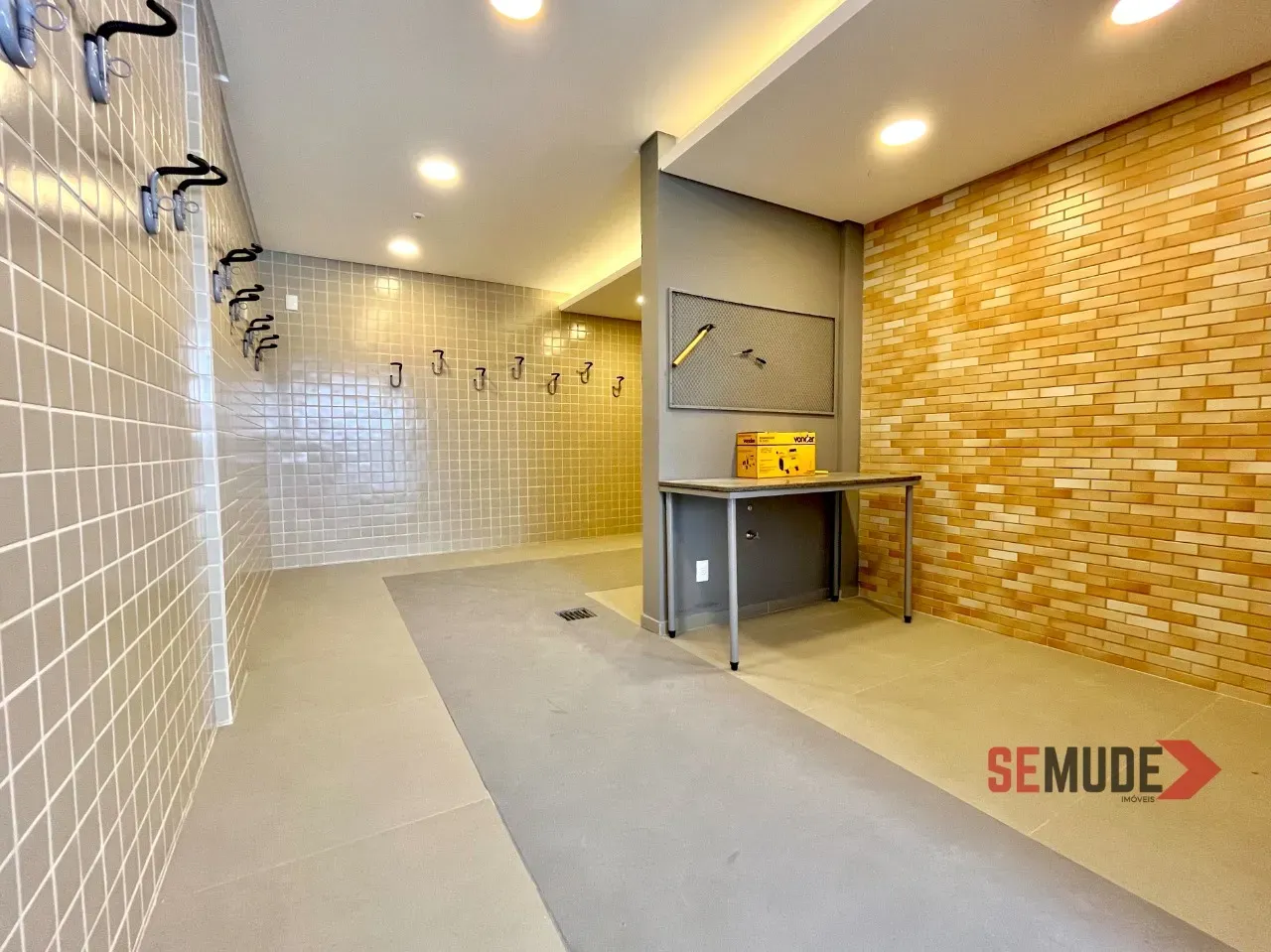Furnished 1-bedroom apartment with a balcony grill — photo 25