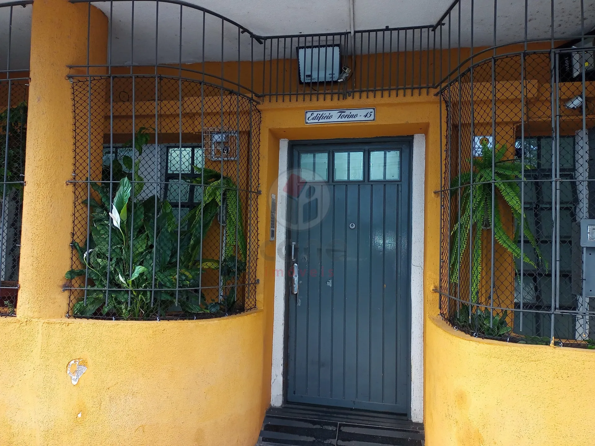 Unfurnished apartment with 2 bedrooms and a closed kitchen