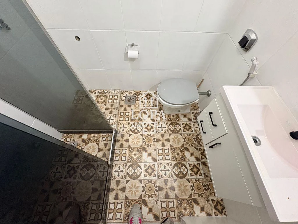 Apartamento com piso de madeira ou laminado, Centro — photo 12