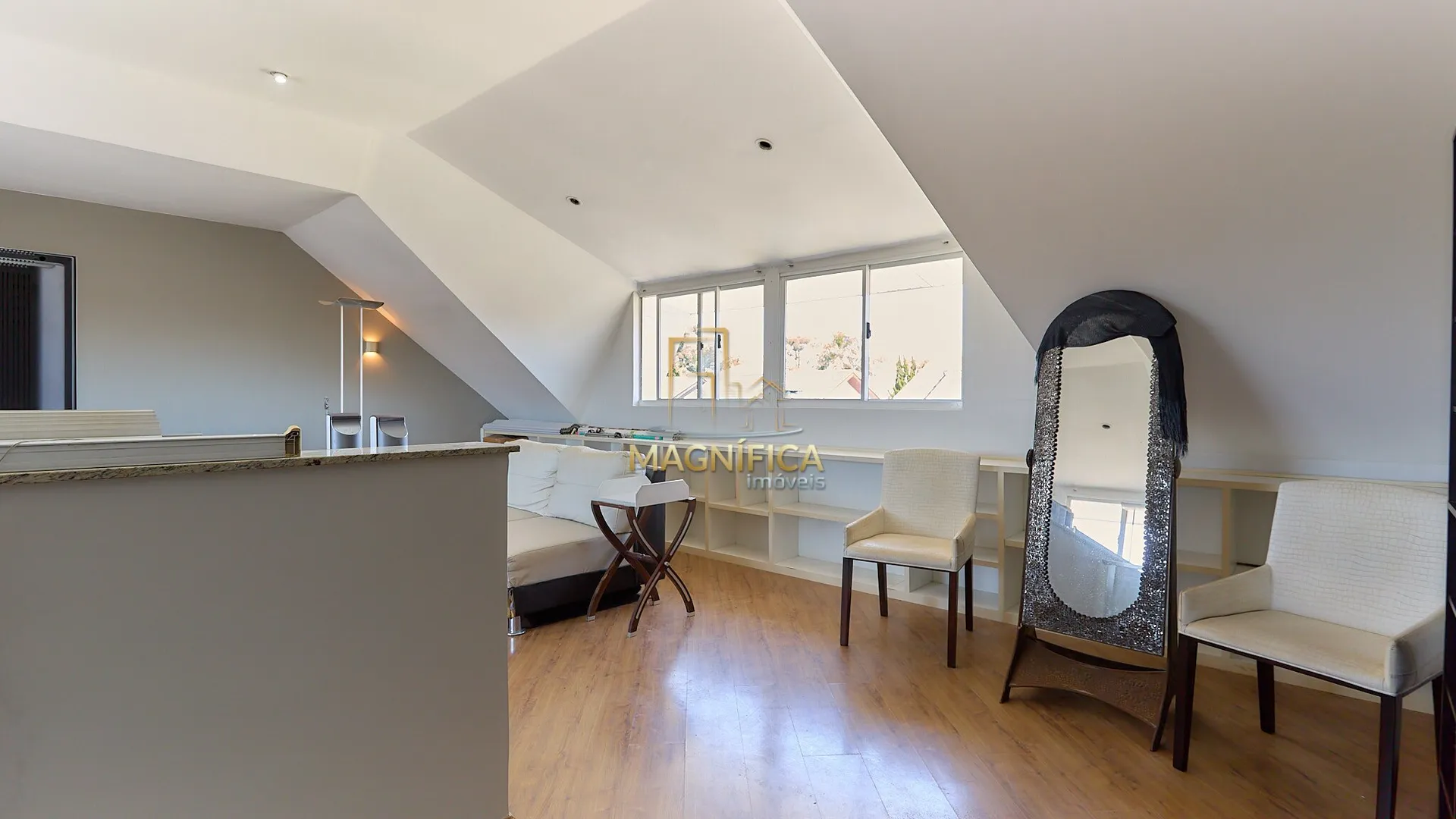 House with 4 bedrooms and 3 en-suite suites, 4 parking spaces — photo 44
