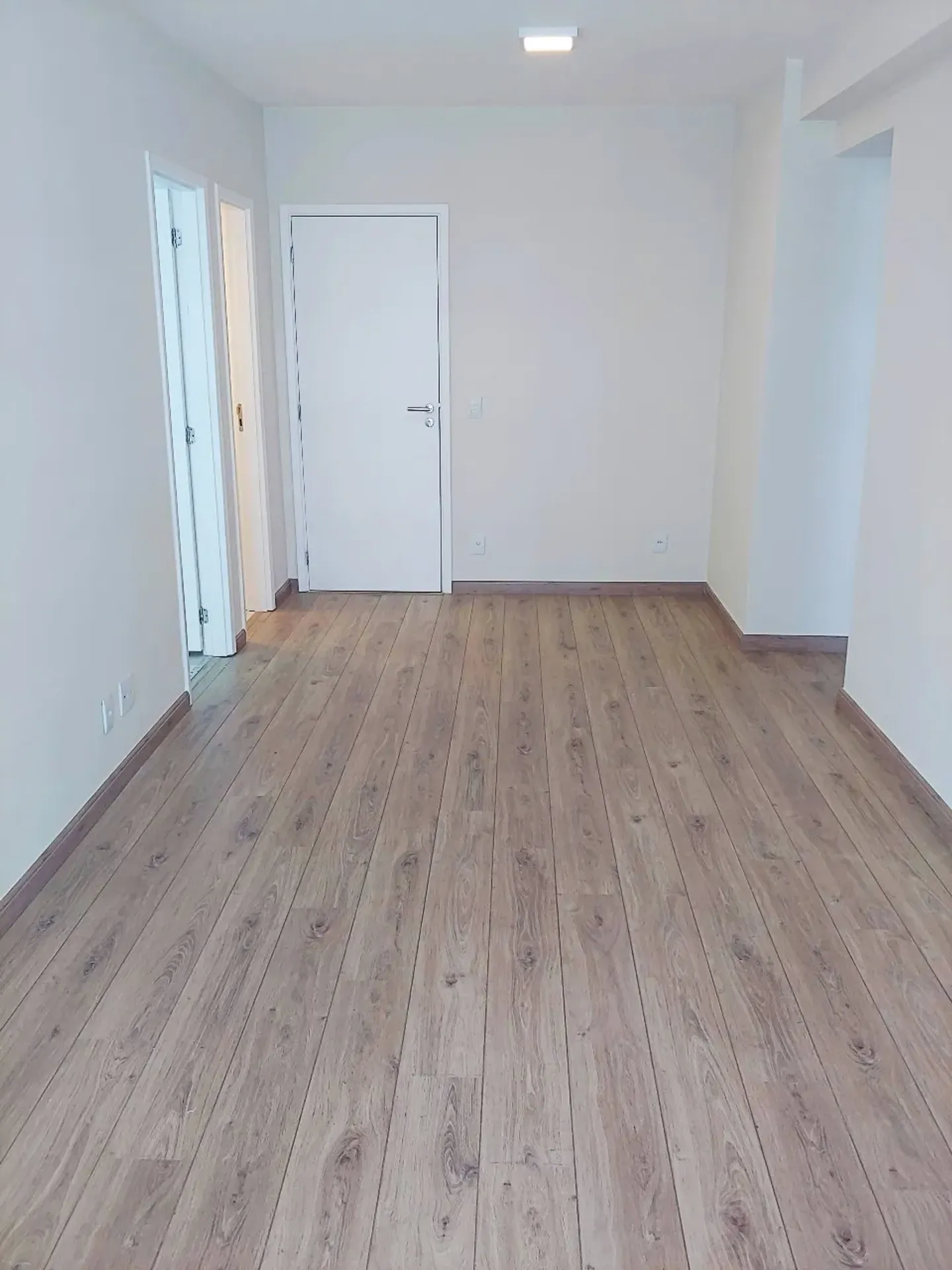Apartment with 3 bedrooms, balcony and 2 parking spots — photo 24