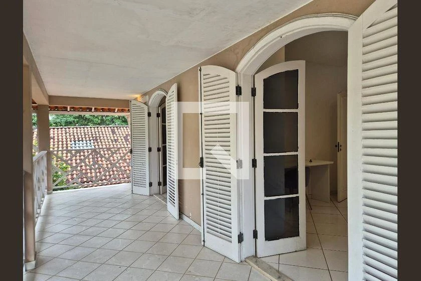 600 m² house with a washing machine and a home office — photo 19