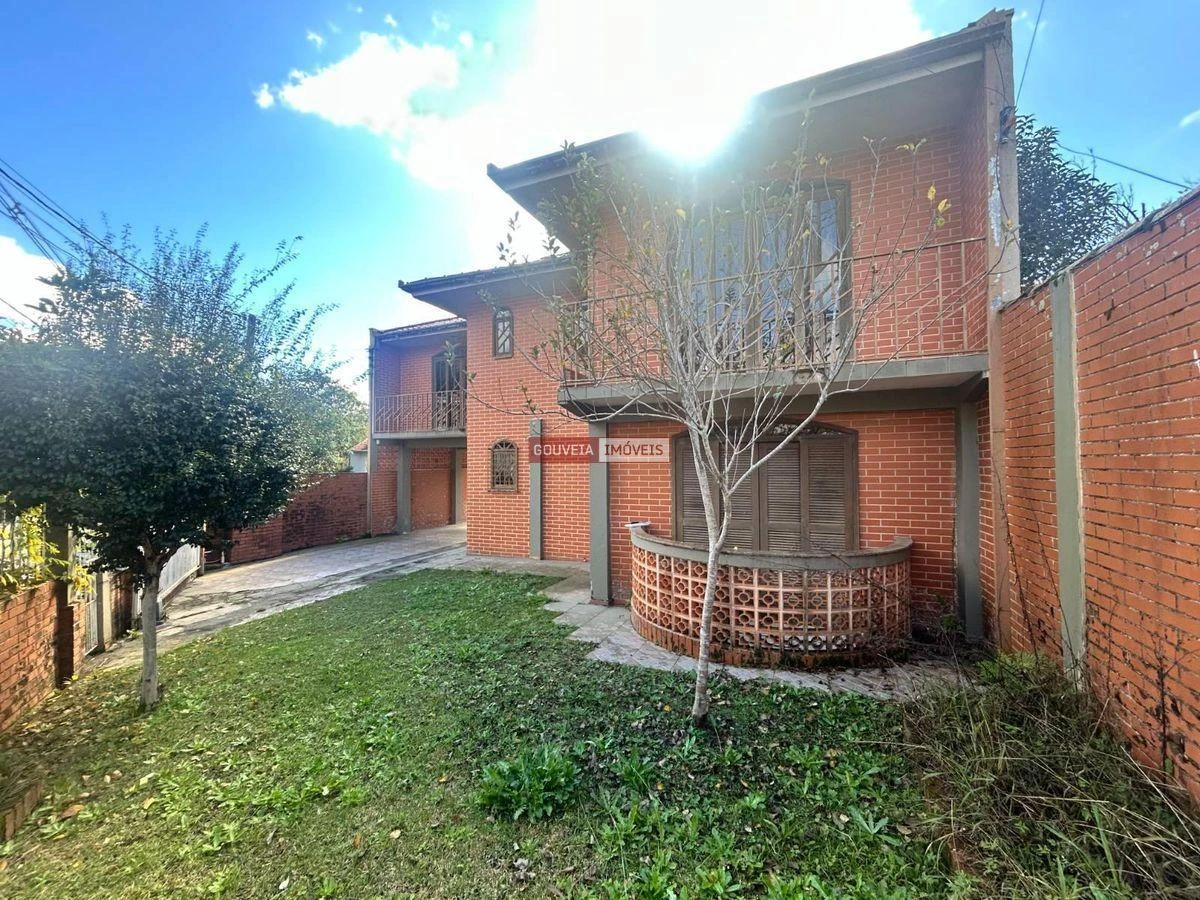 235 m² house with an en-suite and 3 parking spots — photo 4