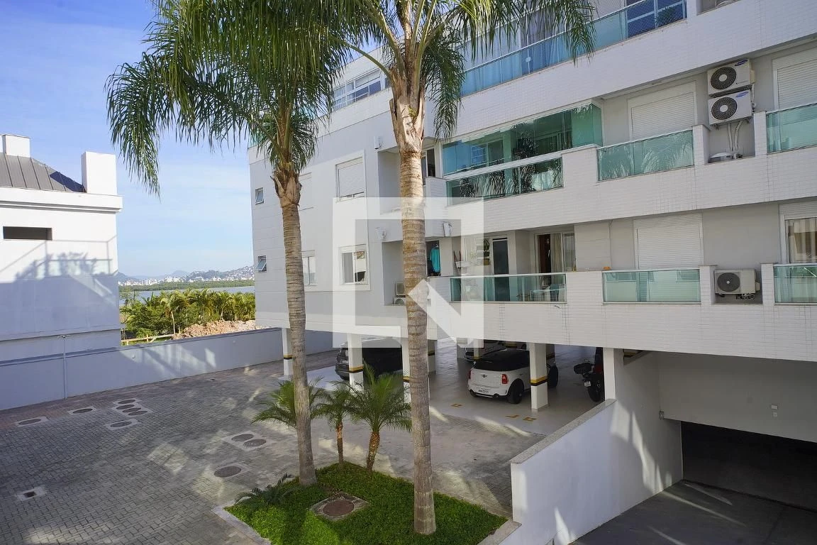 Glass-enclosed balcony in a 2-bedroom apartment, 78 m² — photo 9