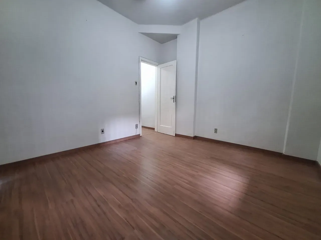 Apartment on the 1st floor with wood or laminate floors — photo 17