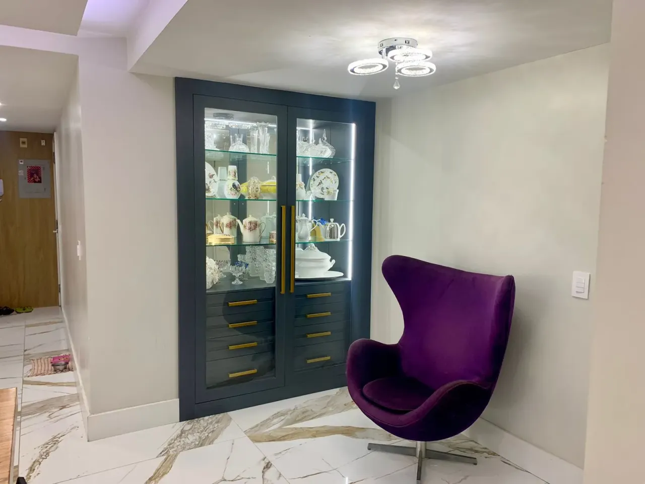 Furnished 4-bedroom apartment with open-plan kitchen — photo 17