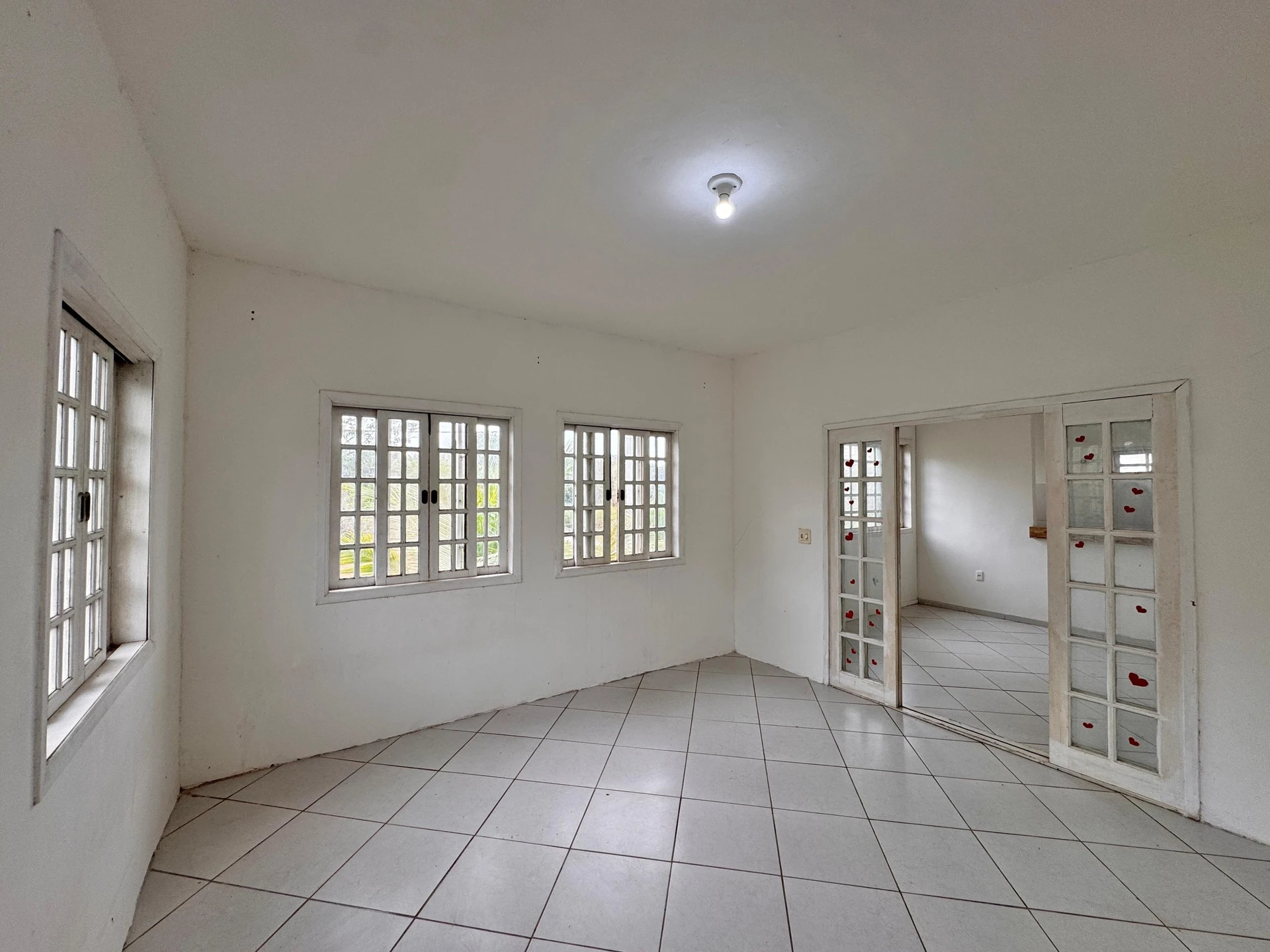 2-bedroom house with 1 bathroom no parking — photo 13