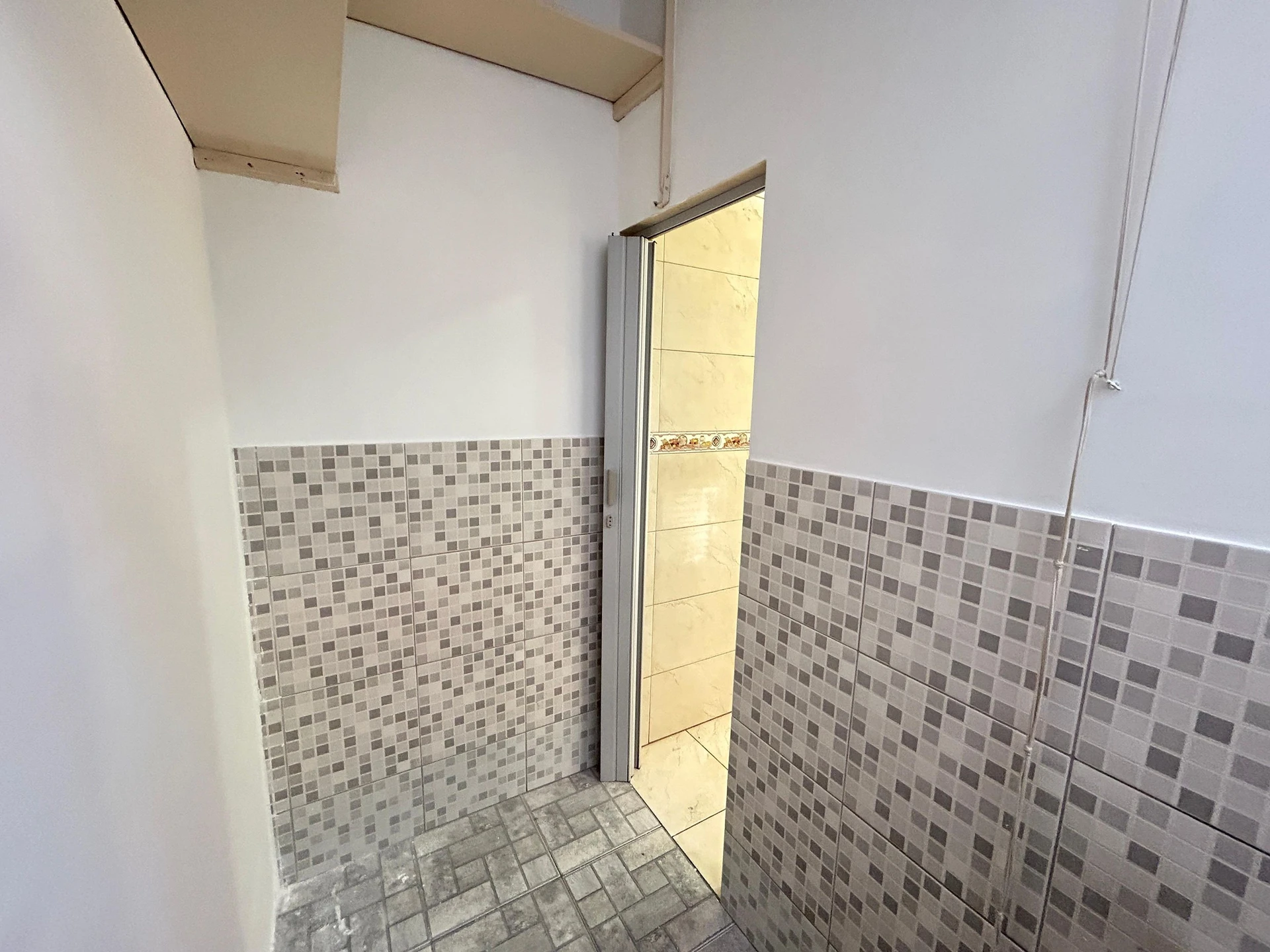 Apartment, 86 m², with wood or laminate floors — photo 9