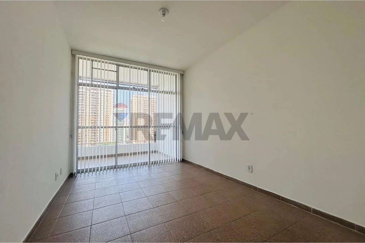 One-bedroom apartment in a building with a sauna — photo 3
