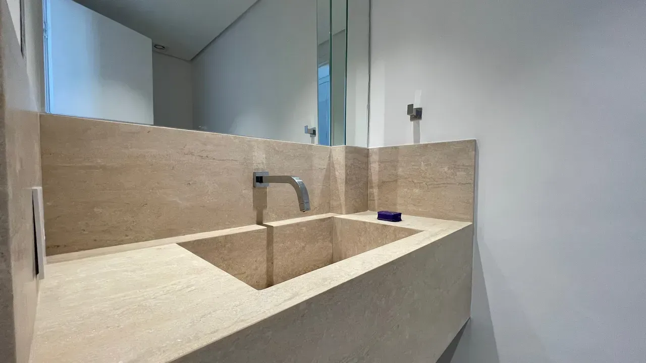 Unfurnished 3-bedroom, 3-bath house with a balcony — photo 35