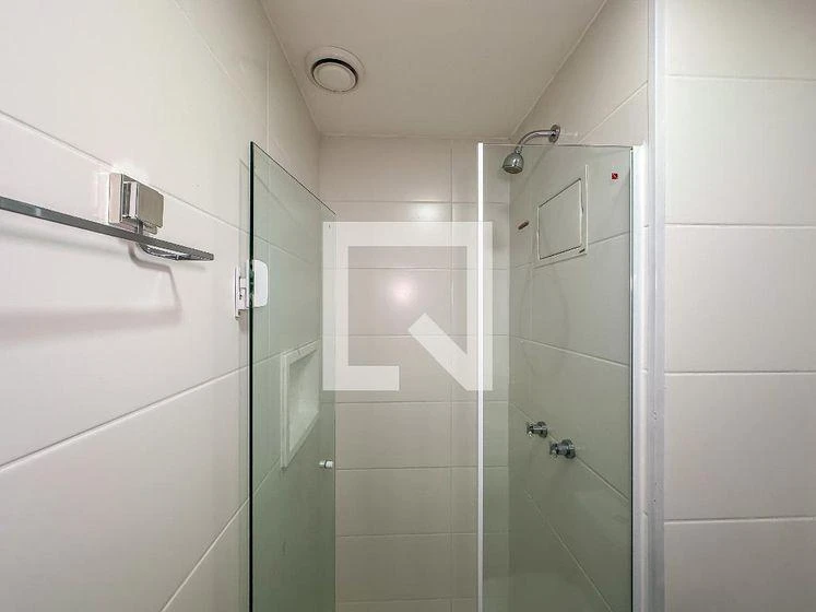 One-bedroom apartment in a building with a gym — photo 43