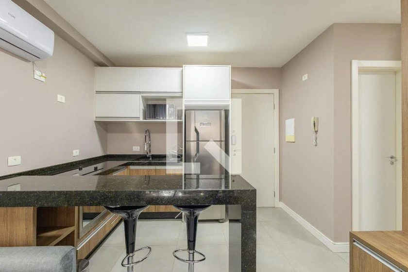 One-bedroom apartment with a home office in Curitiba — photo 6
