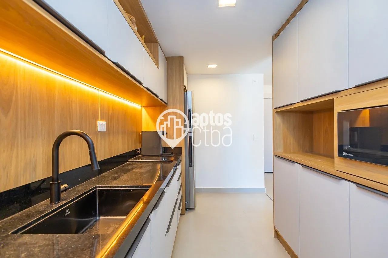 Glass-enclosed balcony in a 2-bedroom apartment, 81 m² — photo 33