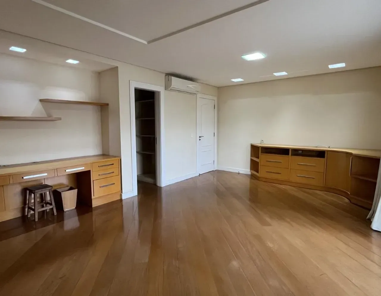 House with 5 bedrooms and 5 bathrooms, 830 m² — photo 15