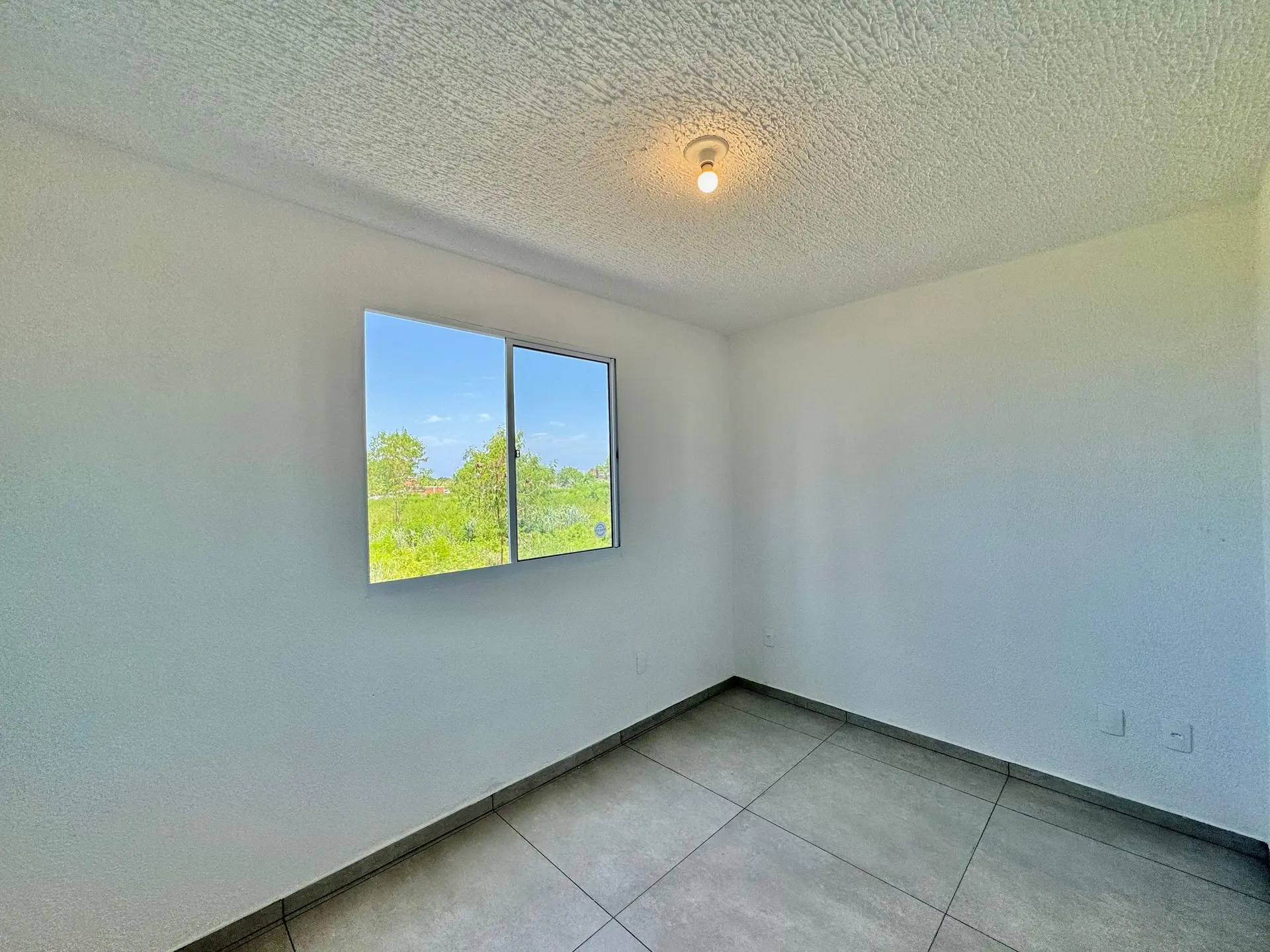 Unfurnished apartment with closed kitchen and 2 bedrooms — photo 15