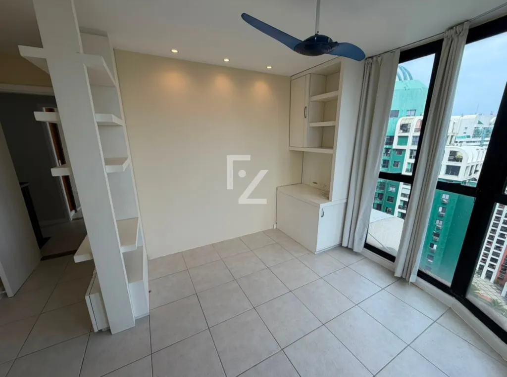 Duplex apartment on the 20th floor with city and water views — photo 22