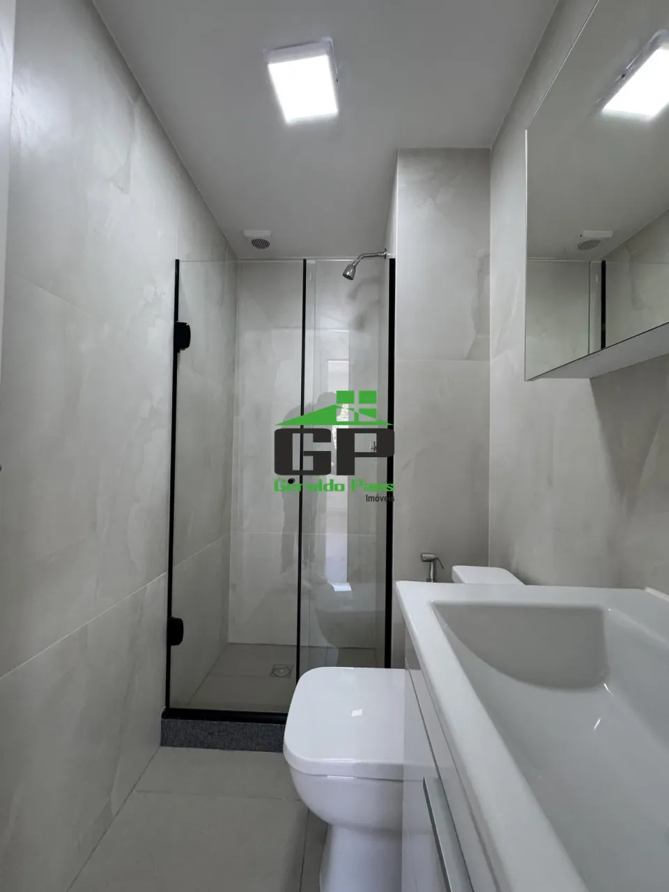 Apartamento para locação com 2 quartos, 1 vaga e varanda — photo 2