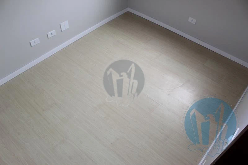 2-bedroom apartment with wood or laminate floors in Curitiba — photo 8