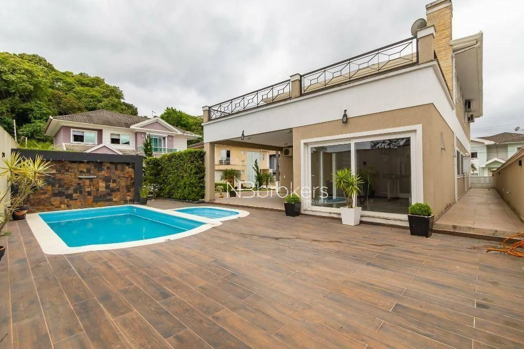444 m² house with 4 bedrooms, private garden and parking — photo 2