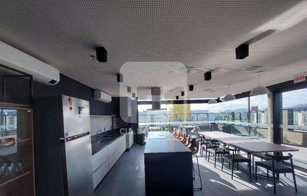 Floor-to-ceiling windows in a one-bedroom apartment, 32 m² — photo 12