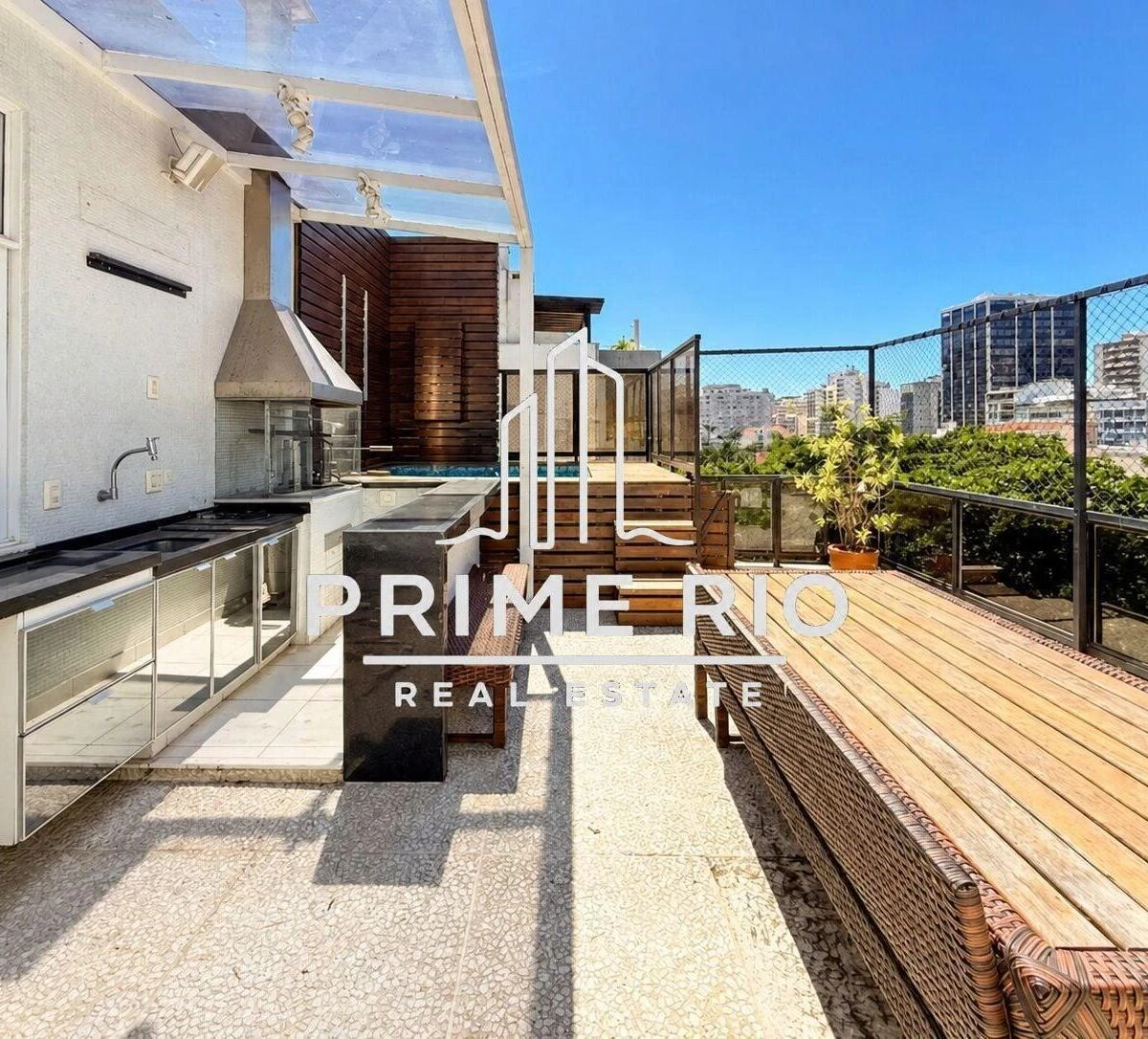 Duplex penthouse with 3 en-suite bedrooms