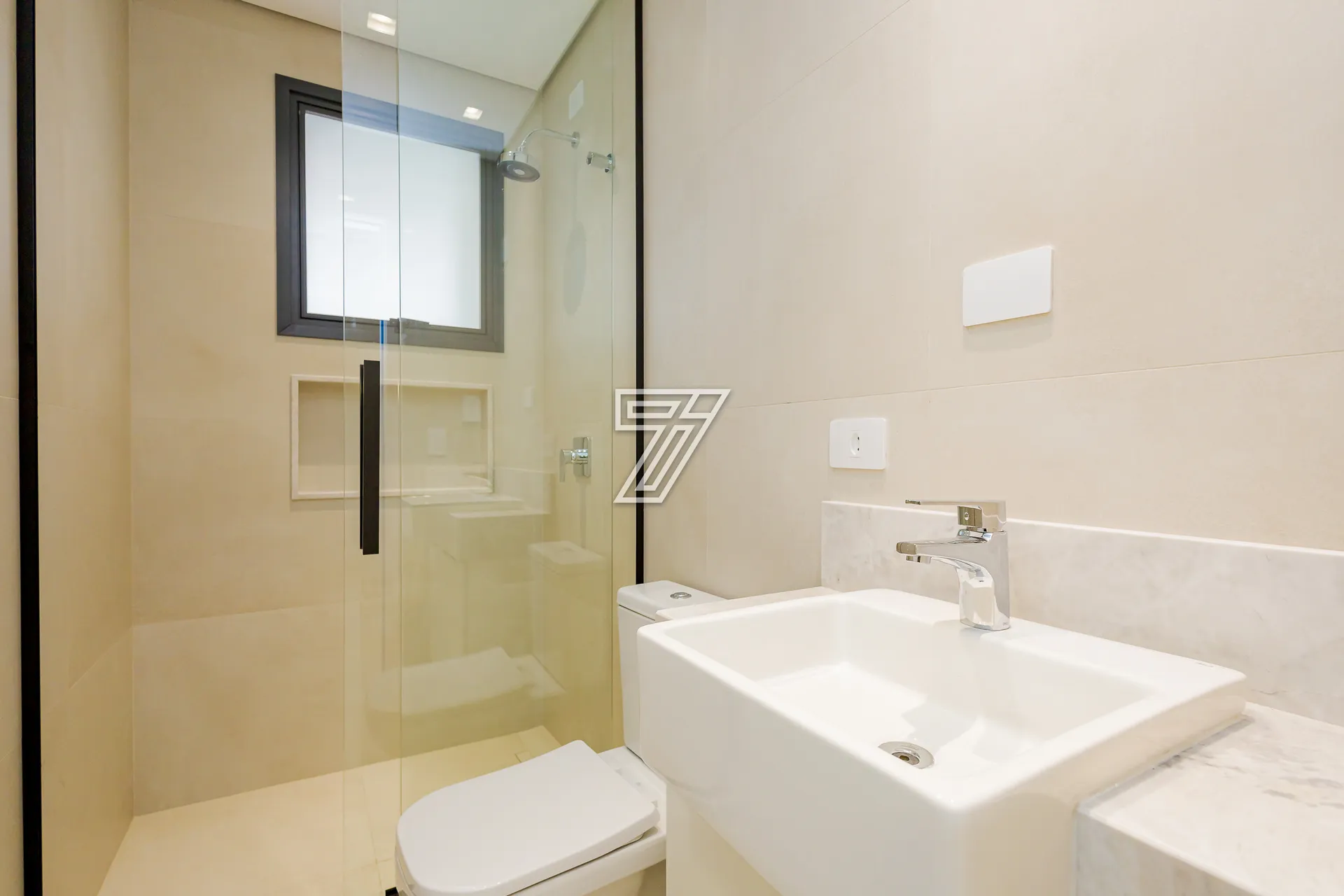 2-bedroom apartment with suite, open kitchen and 2 parking — photo 30
