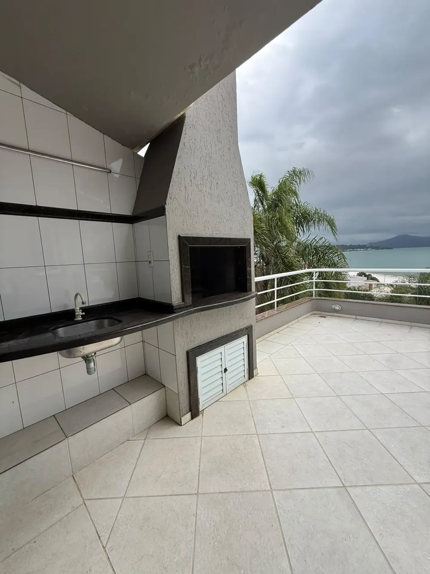 Water view in a 3-bedroom house, 180 m² — photo 7