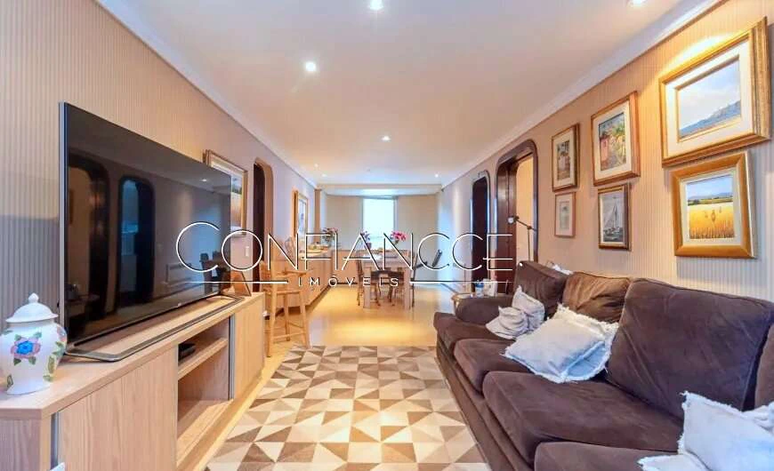 4-bedroom house with 6 baths and private garden