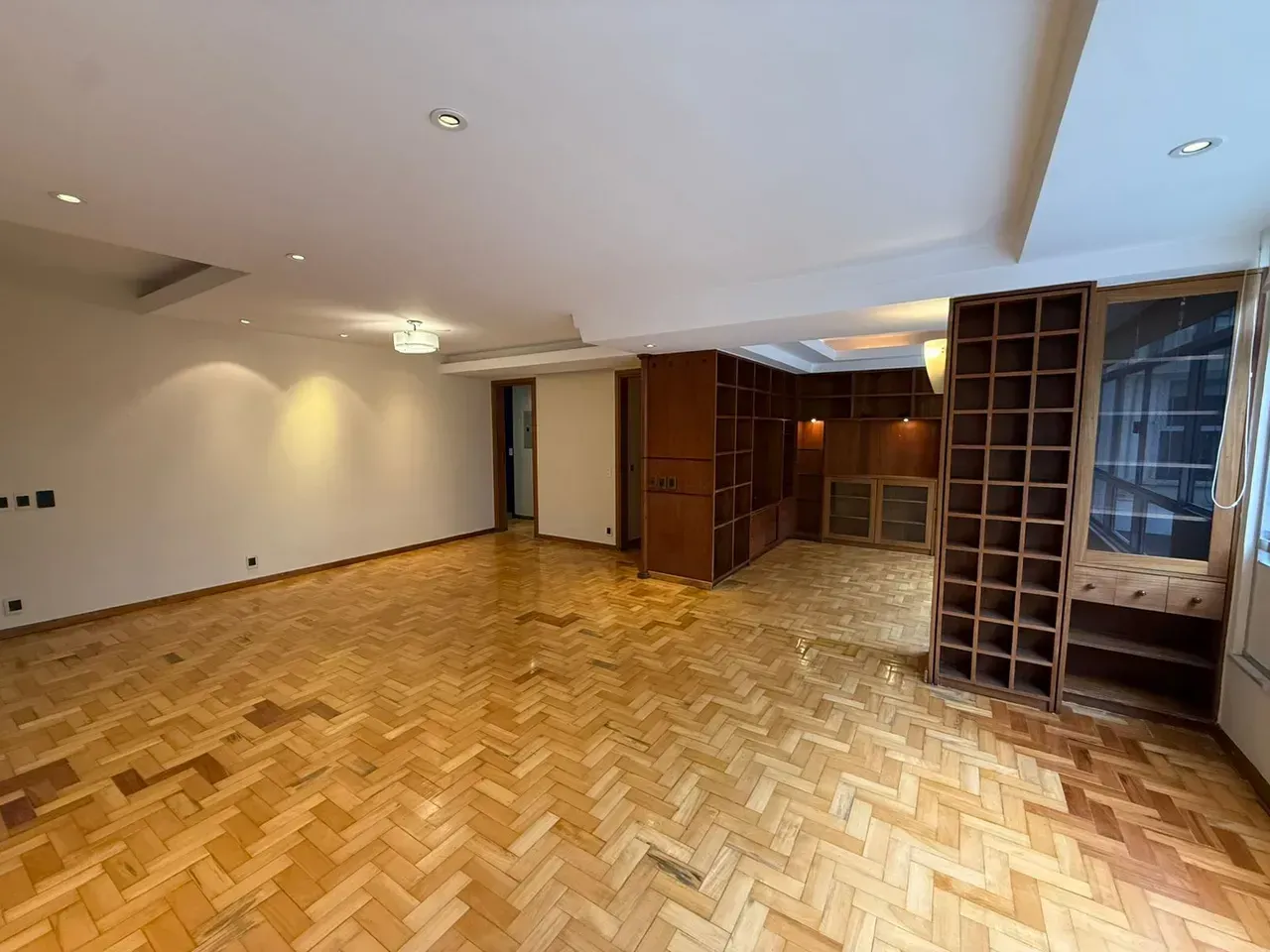 Unfurnished apartment with 2 bedrooms and 2 bathrooms — photo 15