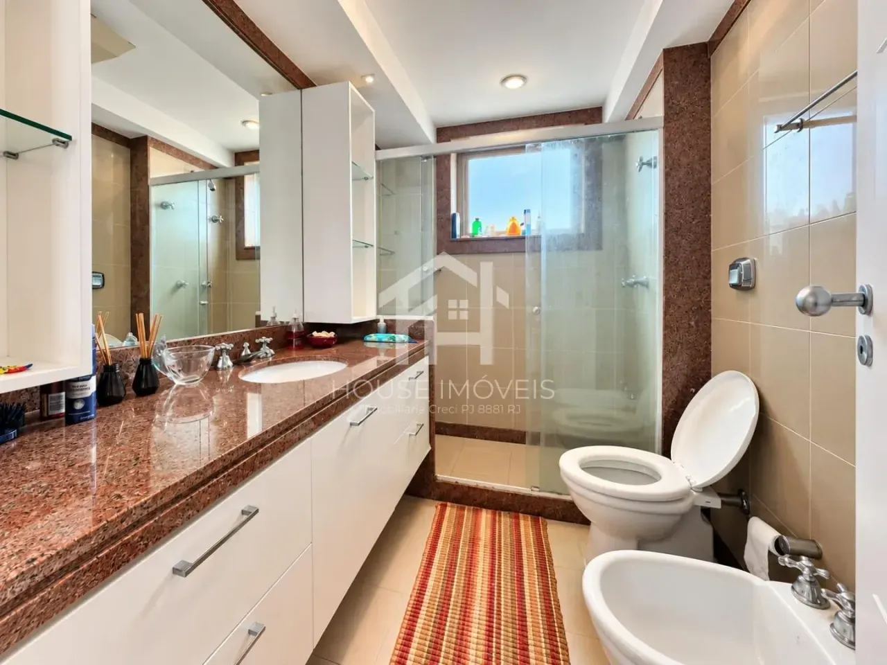 3-bedroom apartment with a water view in Rio de Janeiro — photo 43