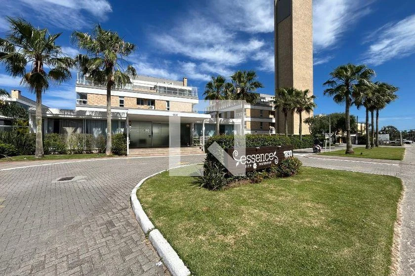 Furnished apartment, 196 m², with a glass-enclosed balcony — photo 47