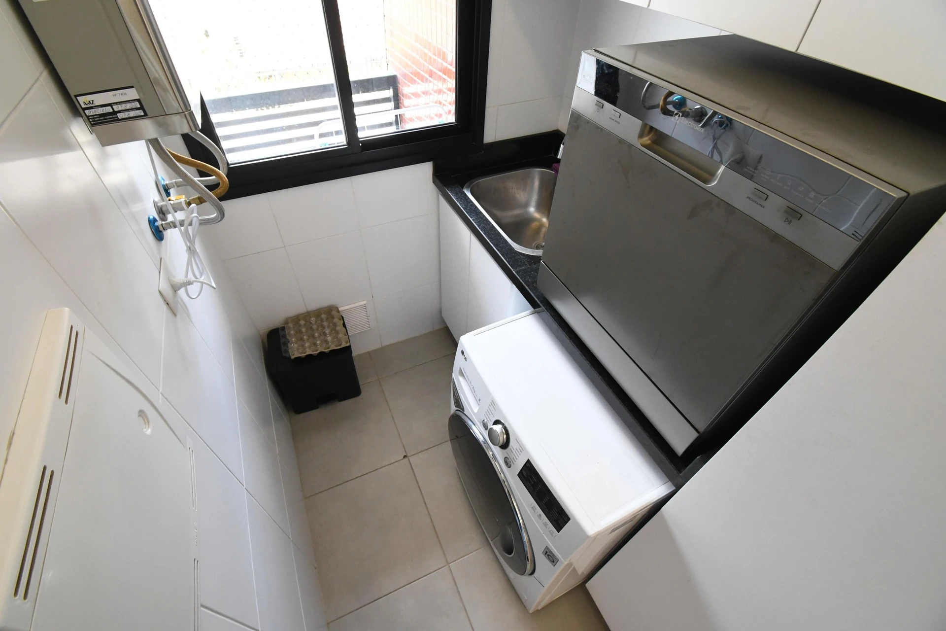 3-bedroom apartment in a building with a gym — photo 3