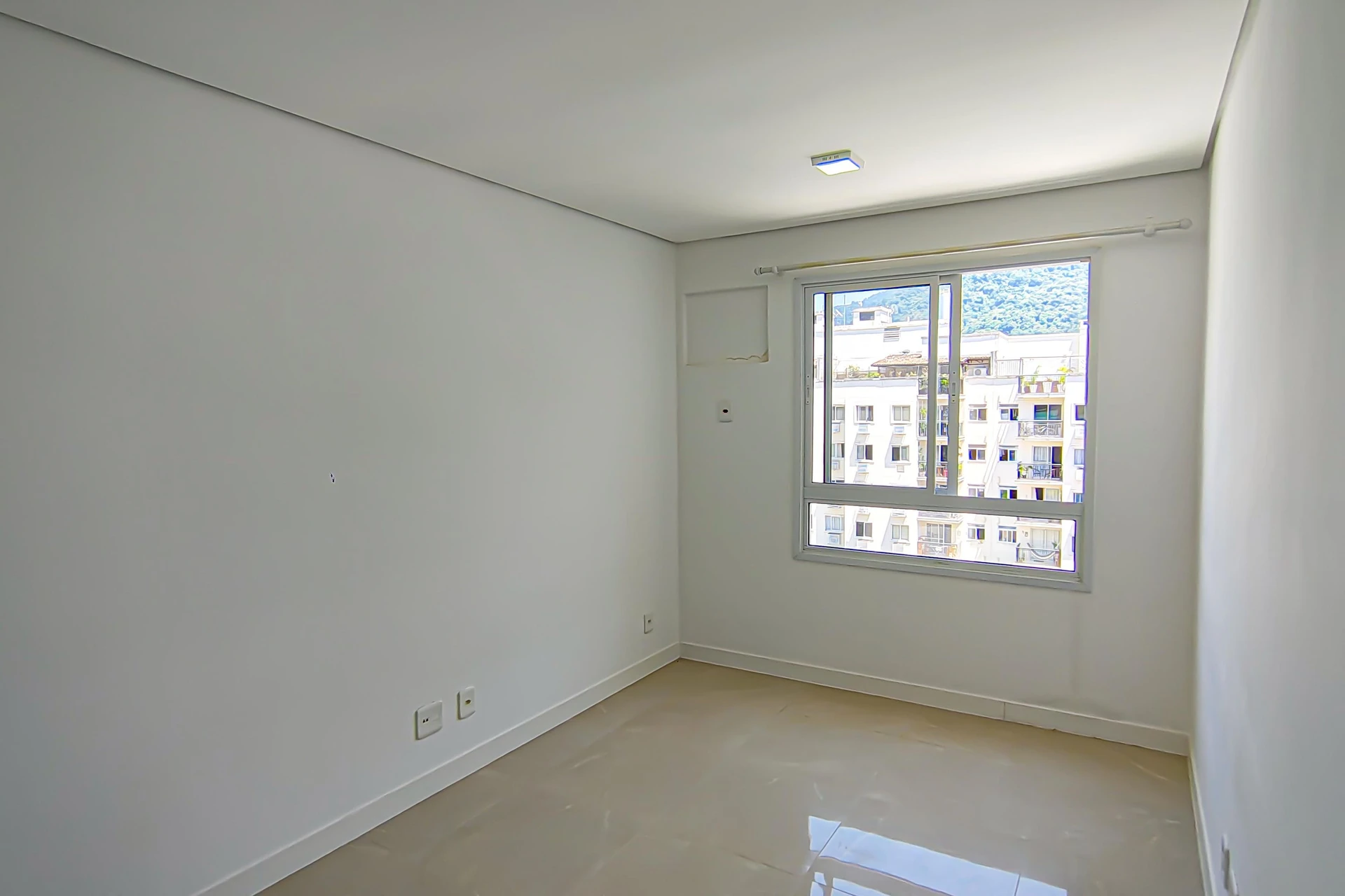 Unfurnished 2-bedroom apartment with en-suite bathrooms — photo 26