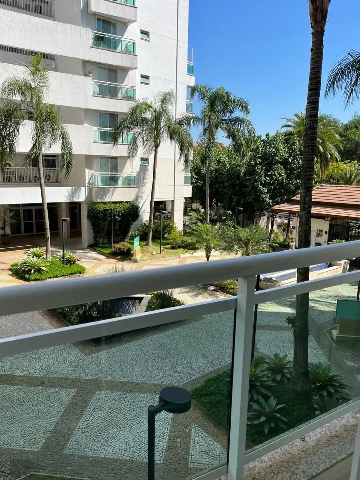 Furnished apartment with balcony, 4 bedrooms and 5 baths — photo 8