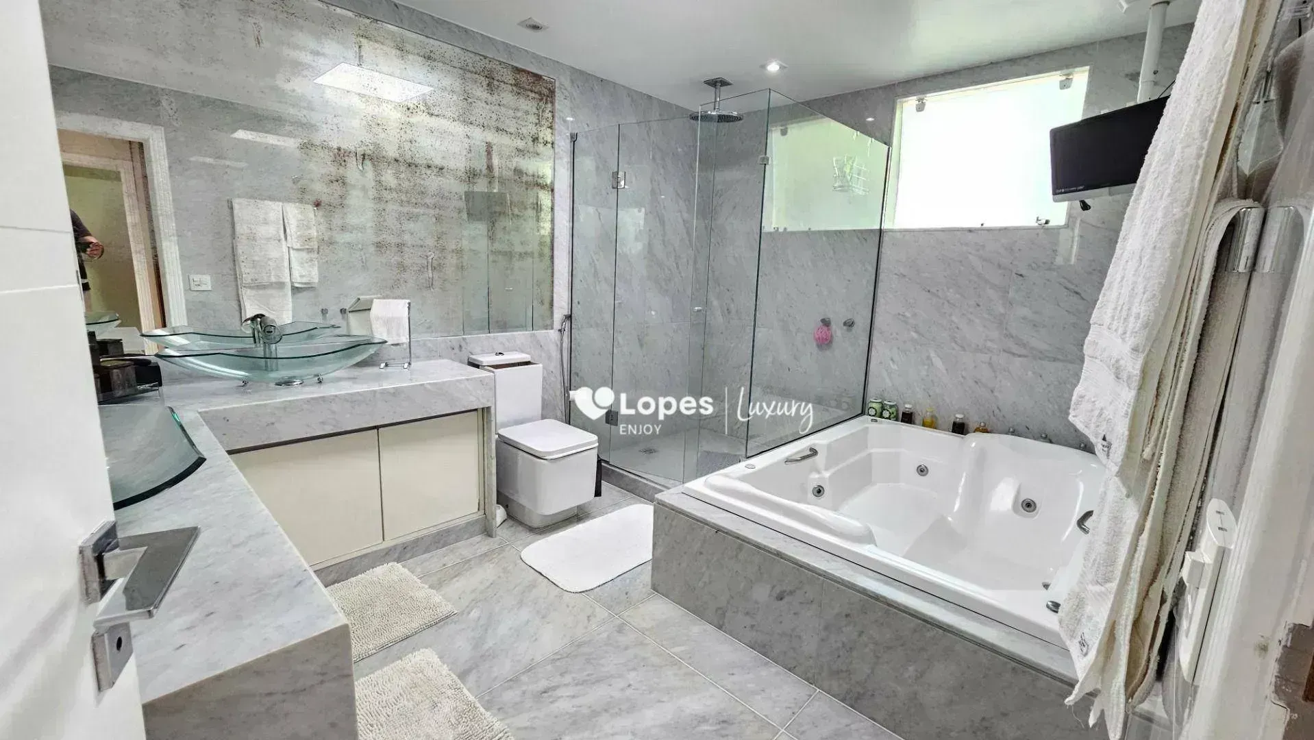 Furnished house with 6 en-suite suites and a private pool — photo 58