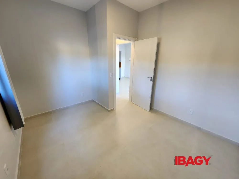 1-bedroom apartment with an open-plan kitchen — photo 10