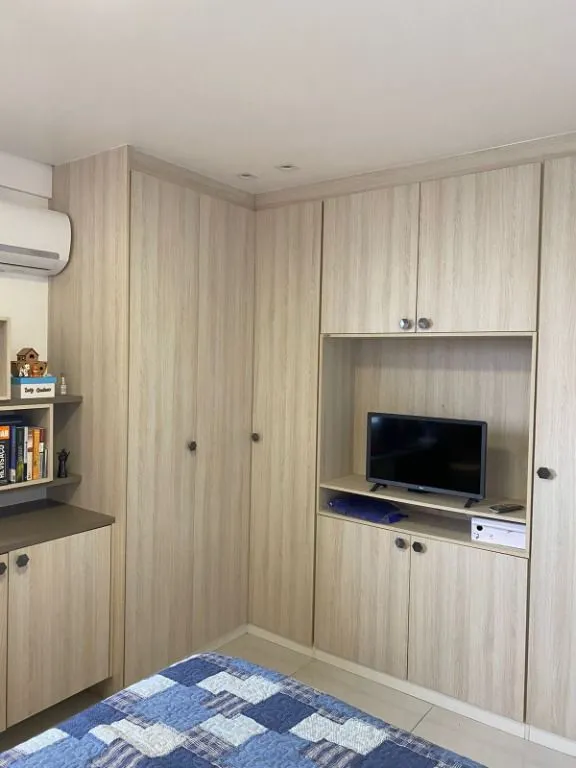 Furnished apartment, 92 m², with a glass-enclosed balcony — photo 22