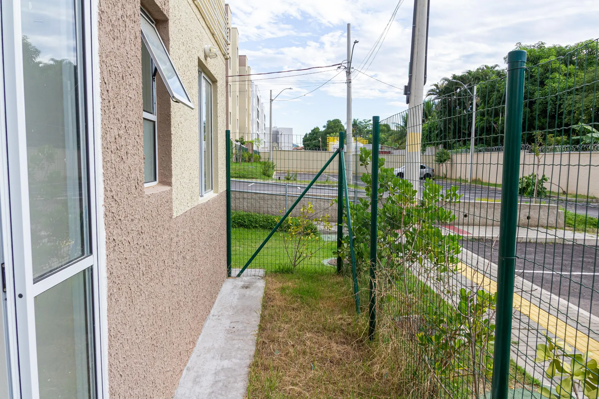 Apartamento de 2 habitaciones con balcón y jardín privado — photo 27