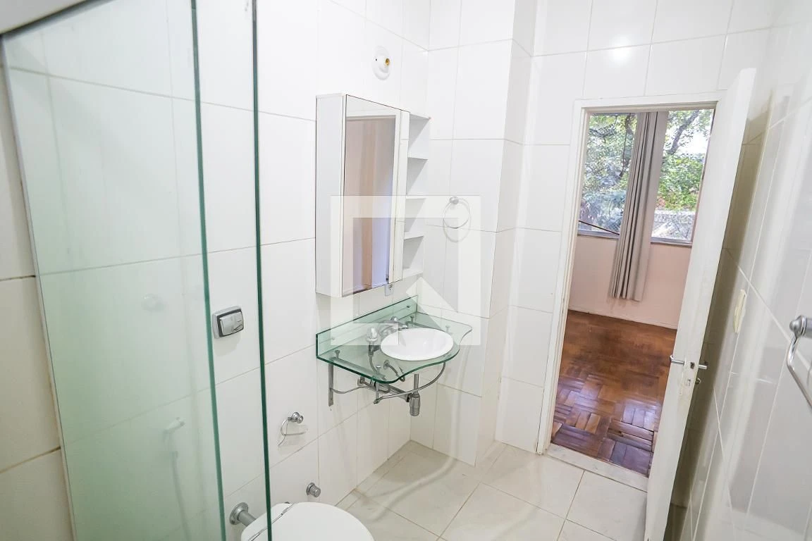 One-bedroom apartment with wood or laminate floors — photo 22