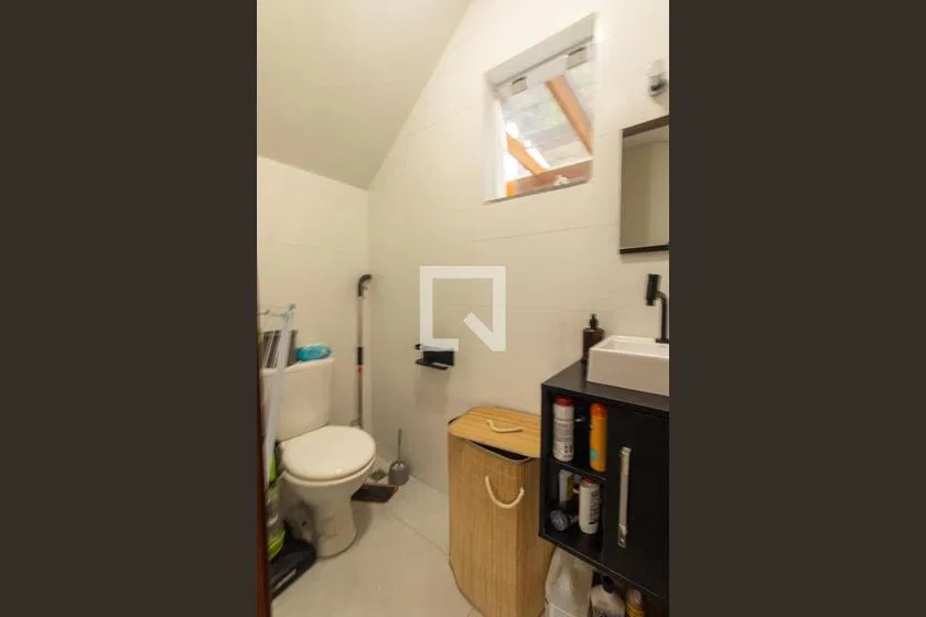 Furnished 2-bedroom house with 1 en-suite and private yard — photo 20