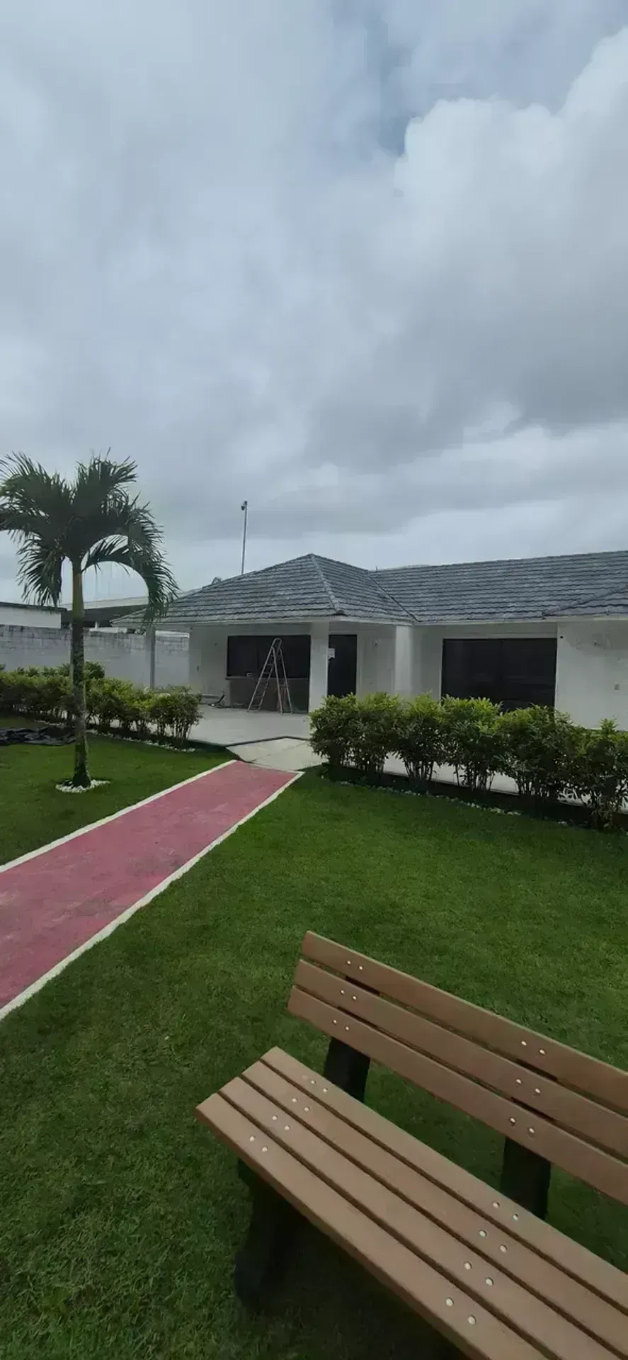 Furnished triplex house with 5 bedrooms and 300 m² — photo 47