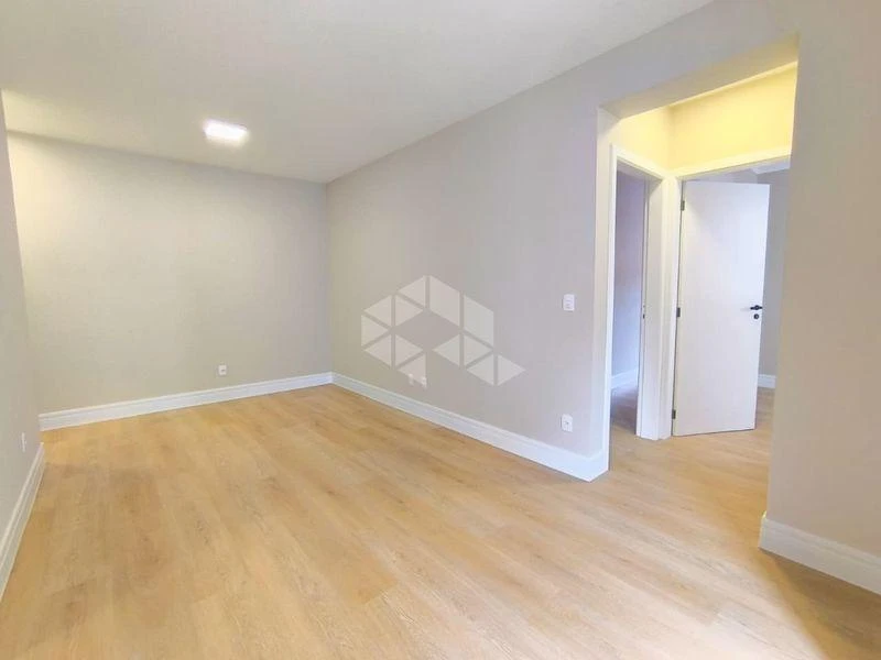 2-bedroom apartment with a water view — photo 27