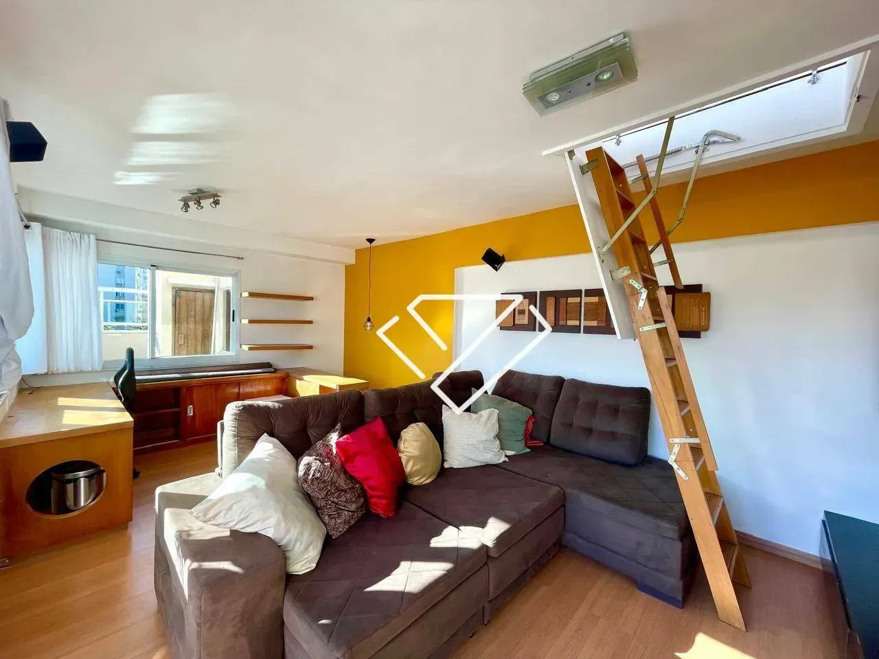 2-bedroom apartment with open-plan kitchen and balcony — photo 6