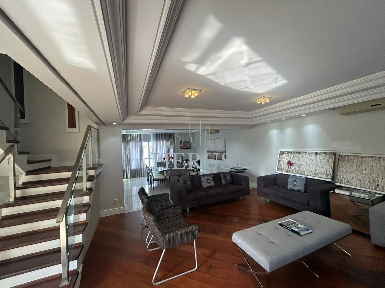 House with 4 bedrooms and 3 en-suite baths, 325 m² — photo 19