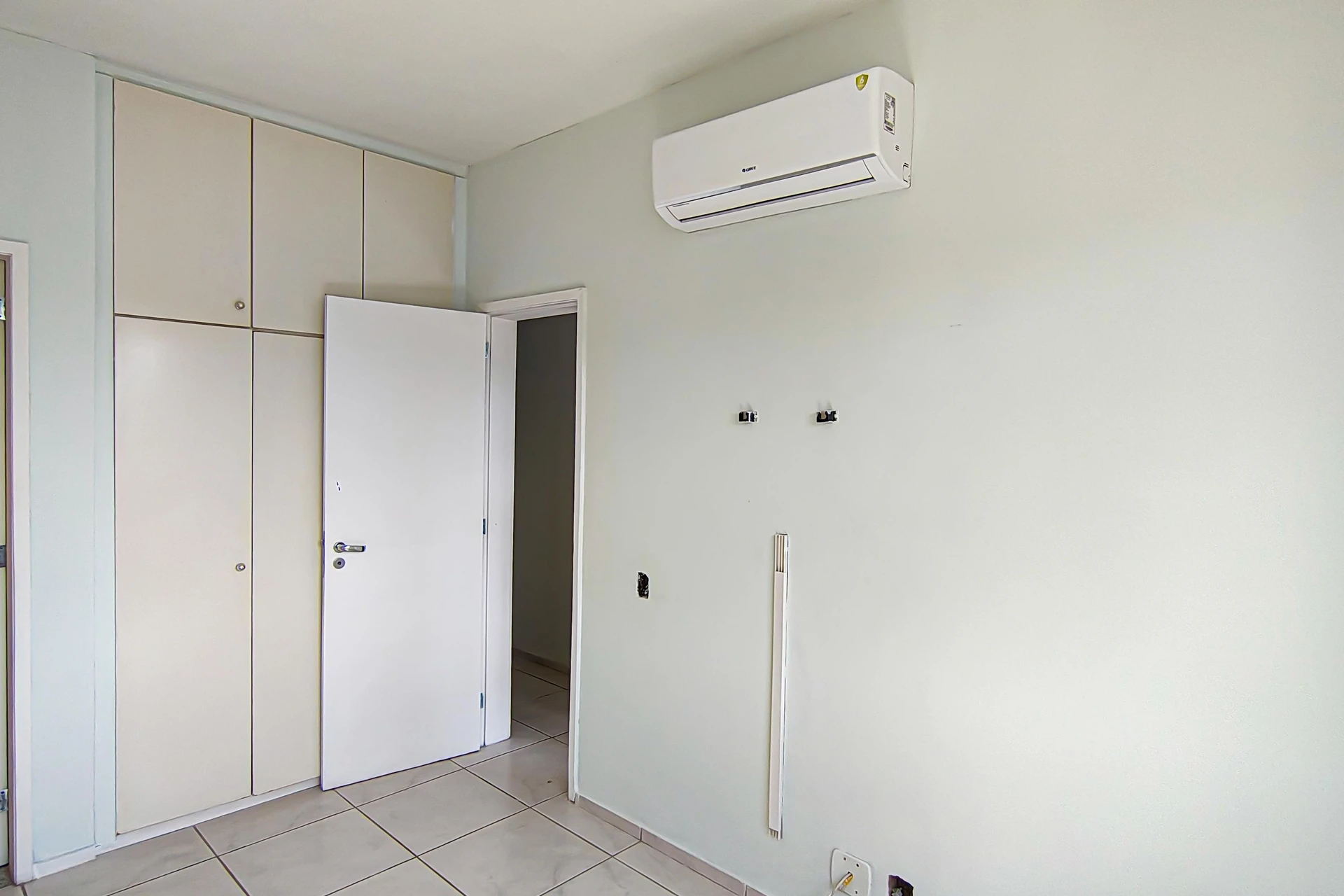 3-bedroom apartment in a building with a gym — photo 37