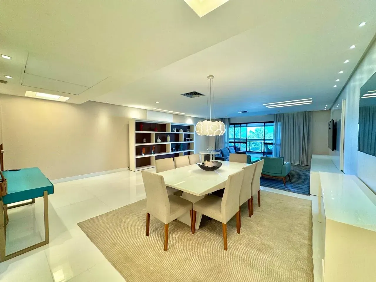 4-bedroom apartment in a building with a heated pool — photo 18