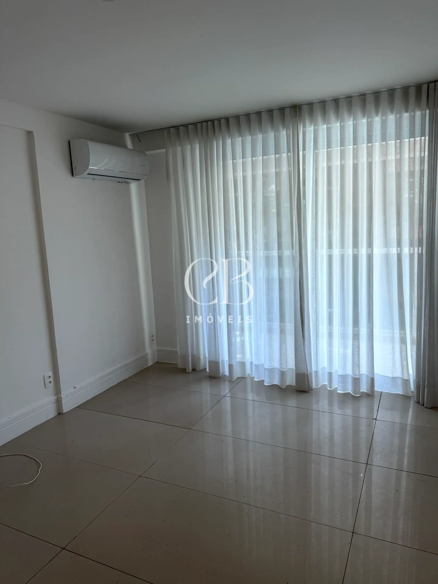 Apartment with 4 bedrooms and a balcony in great condition — photo 11