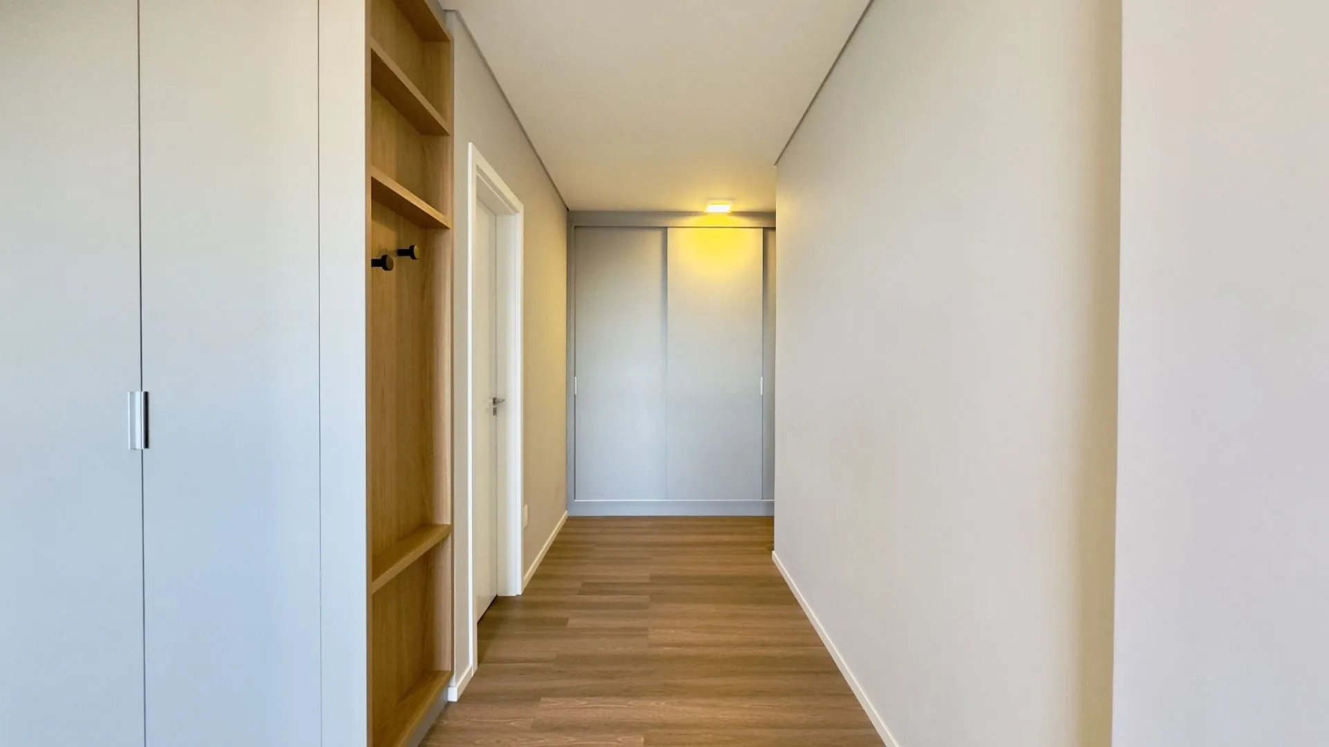 Water view in a 2-bedroom apartment, 110 m² — photo 31